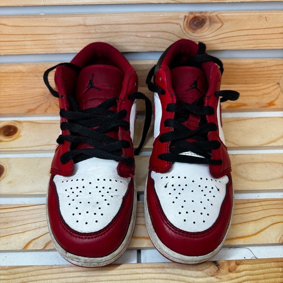 Nike Air Jordan 1 Low White/Red Shoes 4.5Y/6 Womens‎ 553560-163 Chicago Bulls - Picture 2 of 8